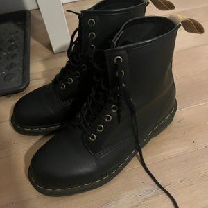 DR. MARTEN'S VEGAN 1460 FELIX LACE UP BOOTS